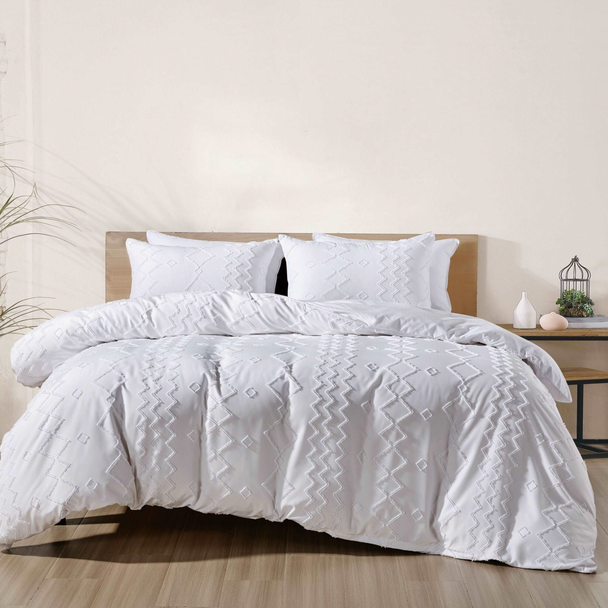Bed Bath Fashions Bibb Home 2000 Count Tufted Duvet Cover (3-Piece)