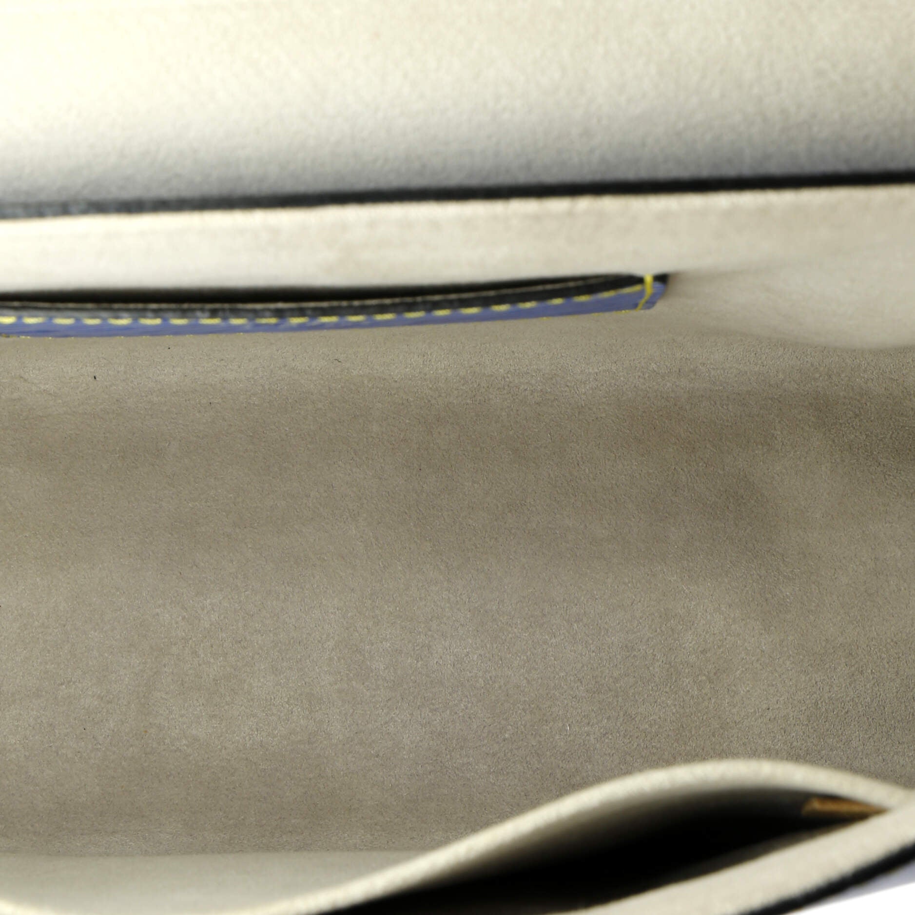 Pre-Loved Louis Vuitton Twist Handbag Epi Leather MM - Image 5