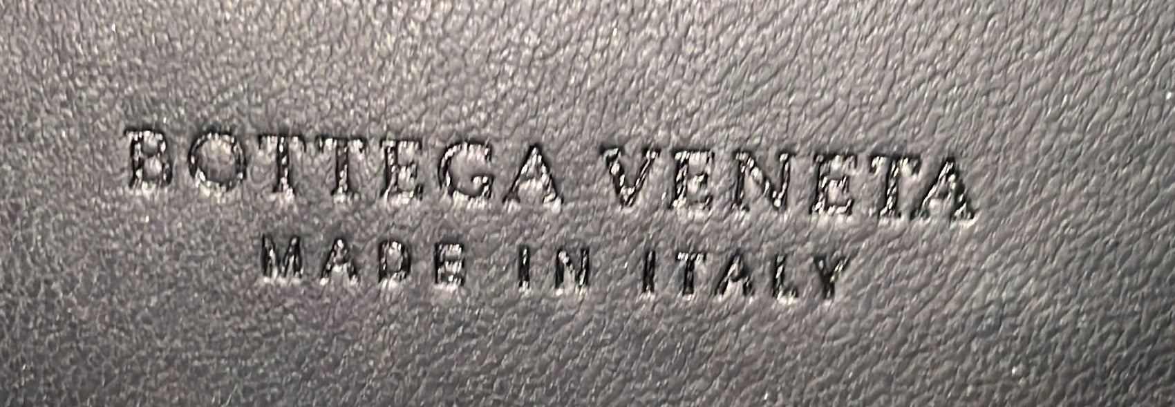 Pre-Loved Bottega Veneta Box Knot Clutch Embellished Stingray Small - Image 8