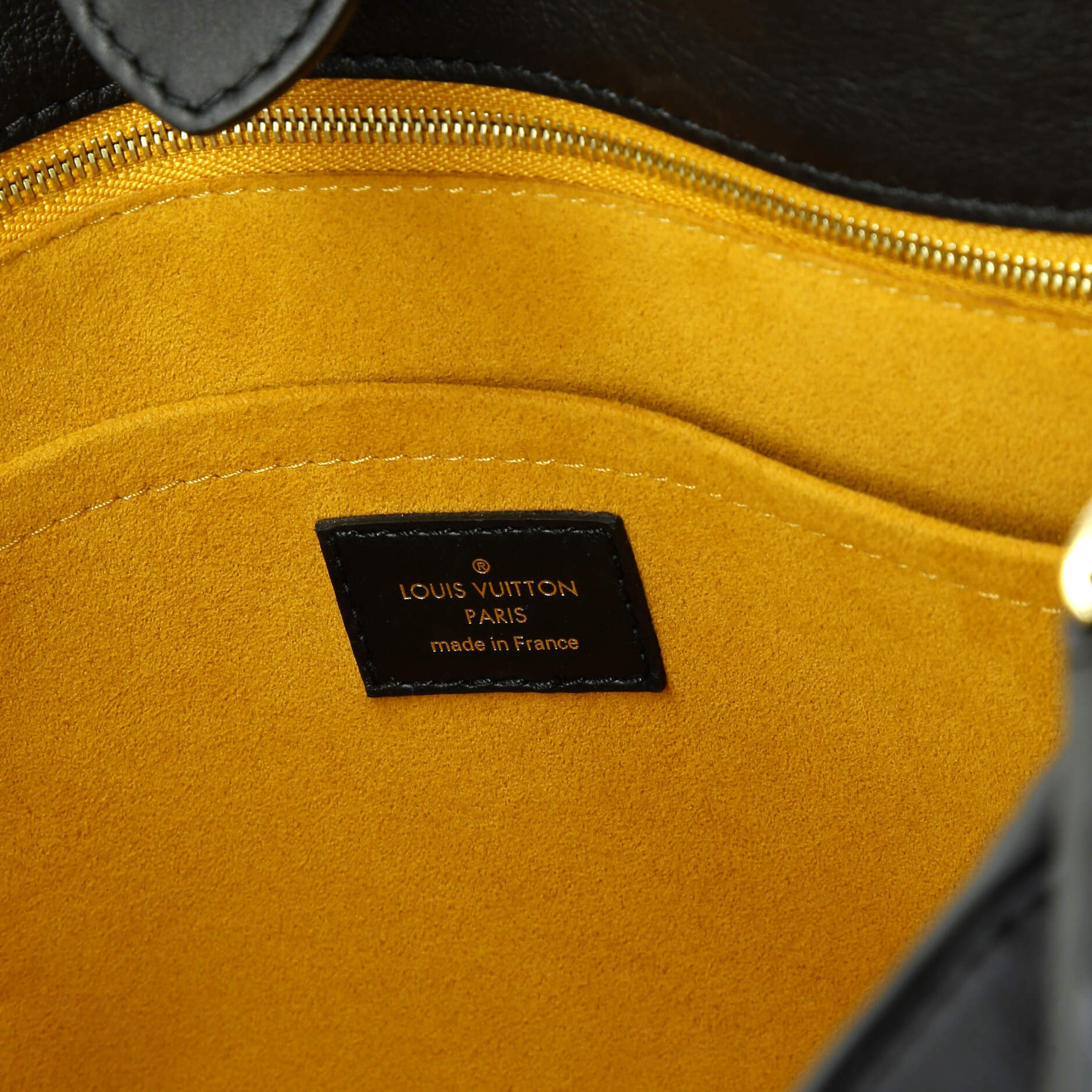 Pre-Loved Louis Vuitton On My Side Tote Monogram Tuffetage Leather MM - Image 6