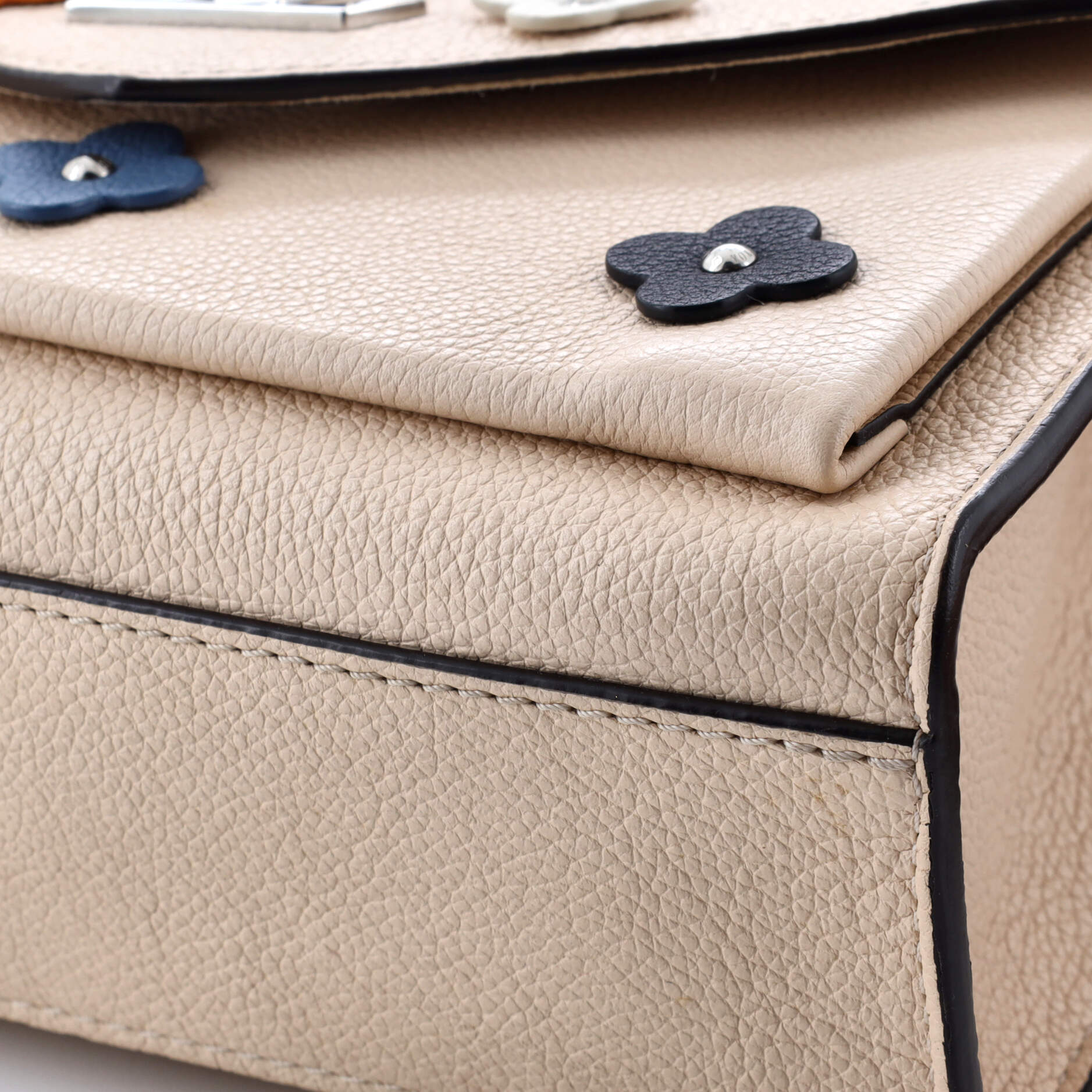 Pre-Loved Louis Vuitton Mylockme Handbag Flower Embellished Leather BB - Image 6