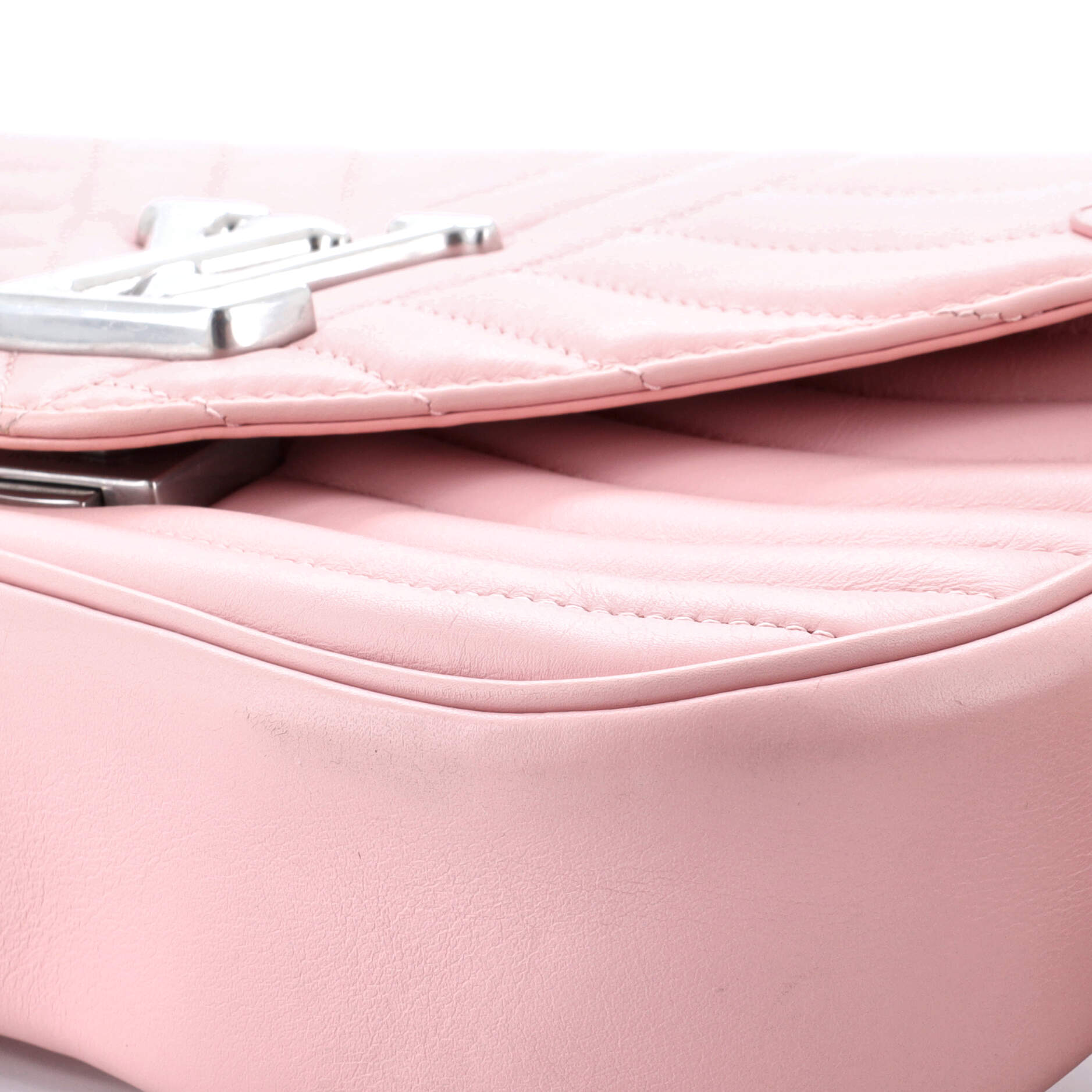 Pre-Loved Louis Vuitton New Wave Chain Bag Quilted Leather MM - Image 6