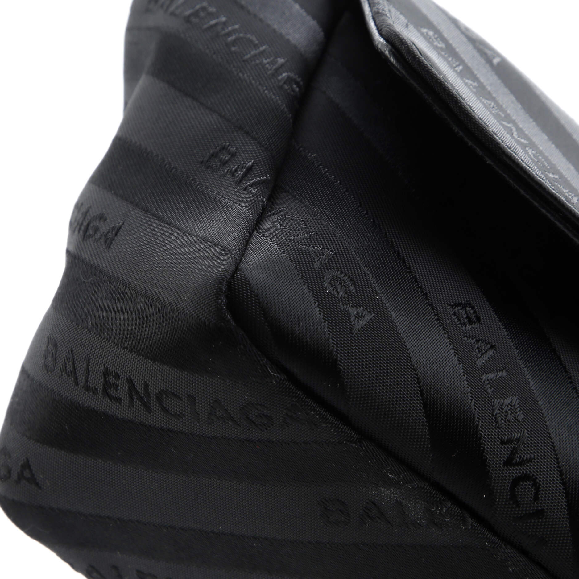 Pre-Loved Balenciaga BB Chain Round Shoulder Bag Jacquard Small - Image 7