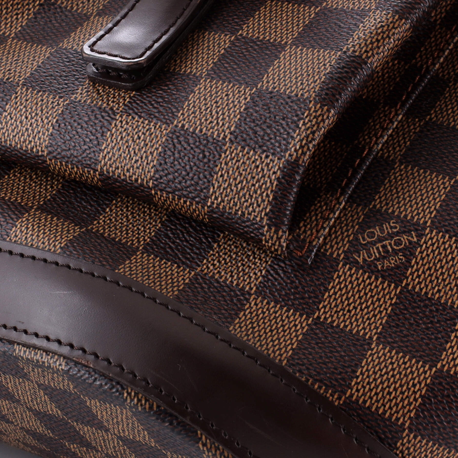 Pre-Loved Louis Vuitton Manosque Handbag Damier GM - Image 6