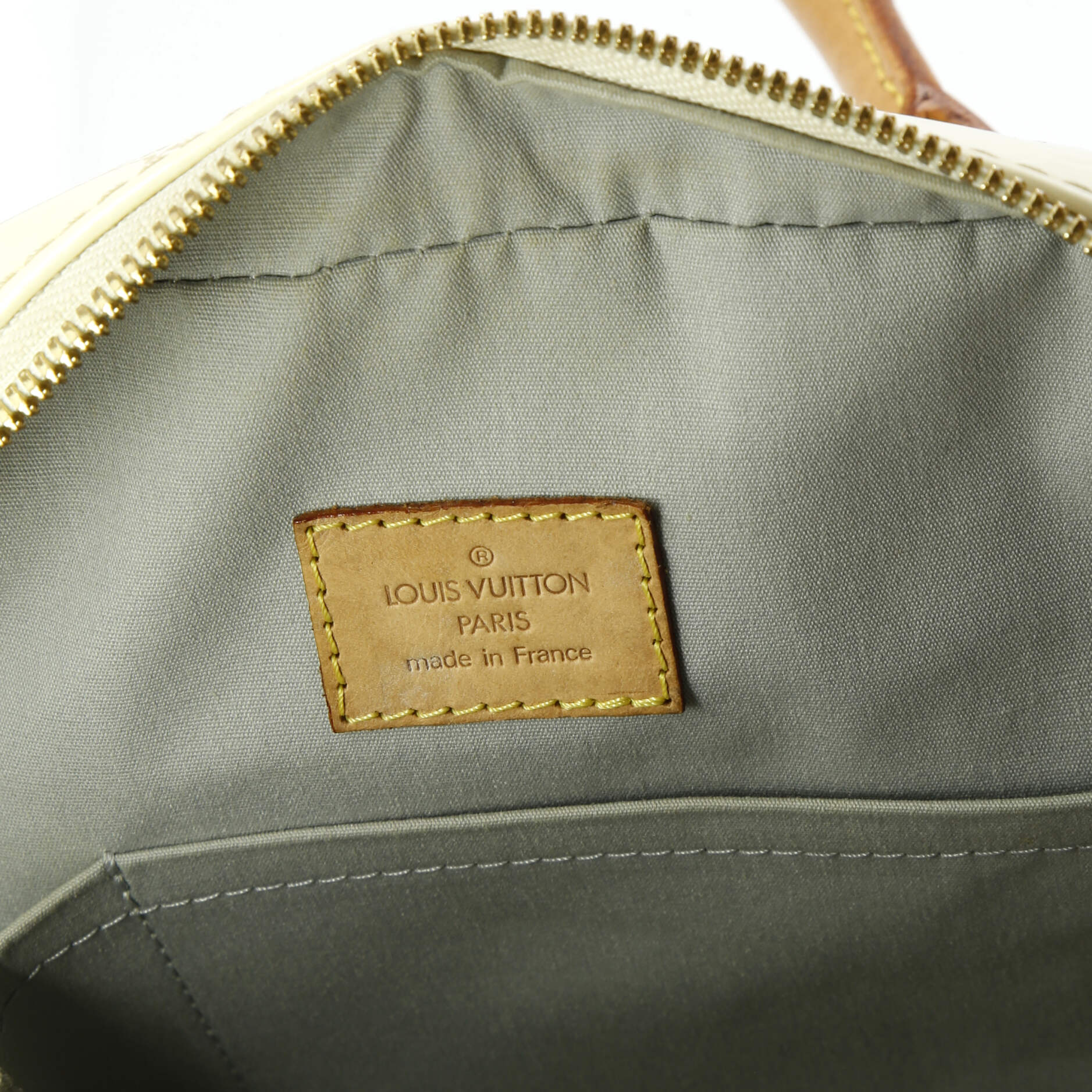 Pre-Loved Louis Vuitton Summit Drive Handbag Monogram Vernis - Image 6