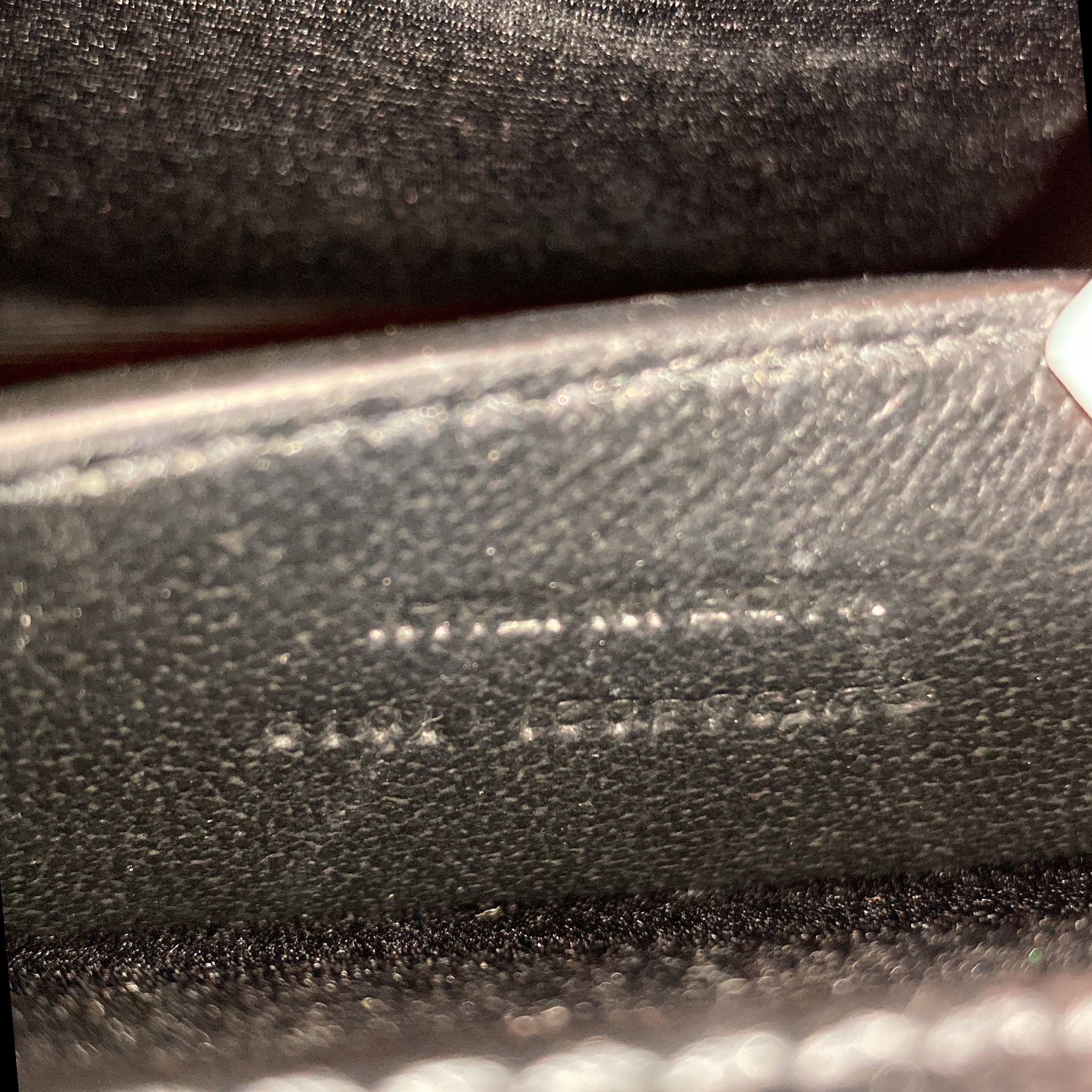 Pre-Loved Saint Laurent Classic Monogram Crossbody Bag Grainy Leather Large - Image 7