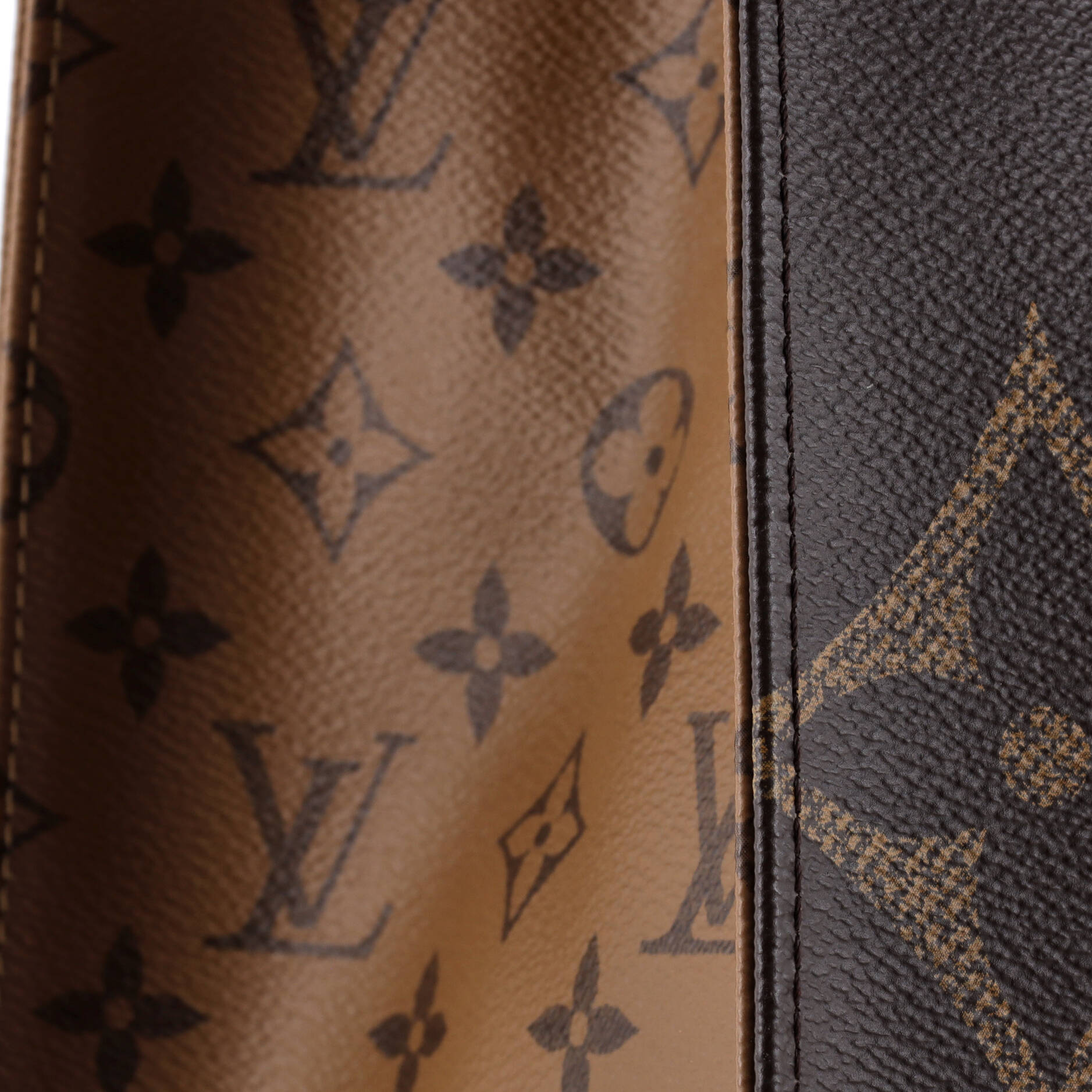 Pre-Loved Louis Vuitton OnTheGo Tote Reverse Monogram Giant MM - Image 6