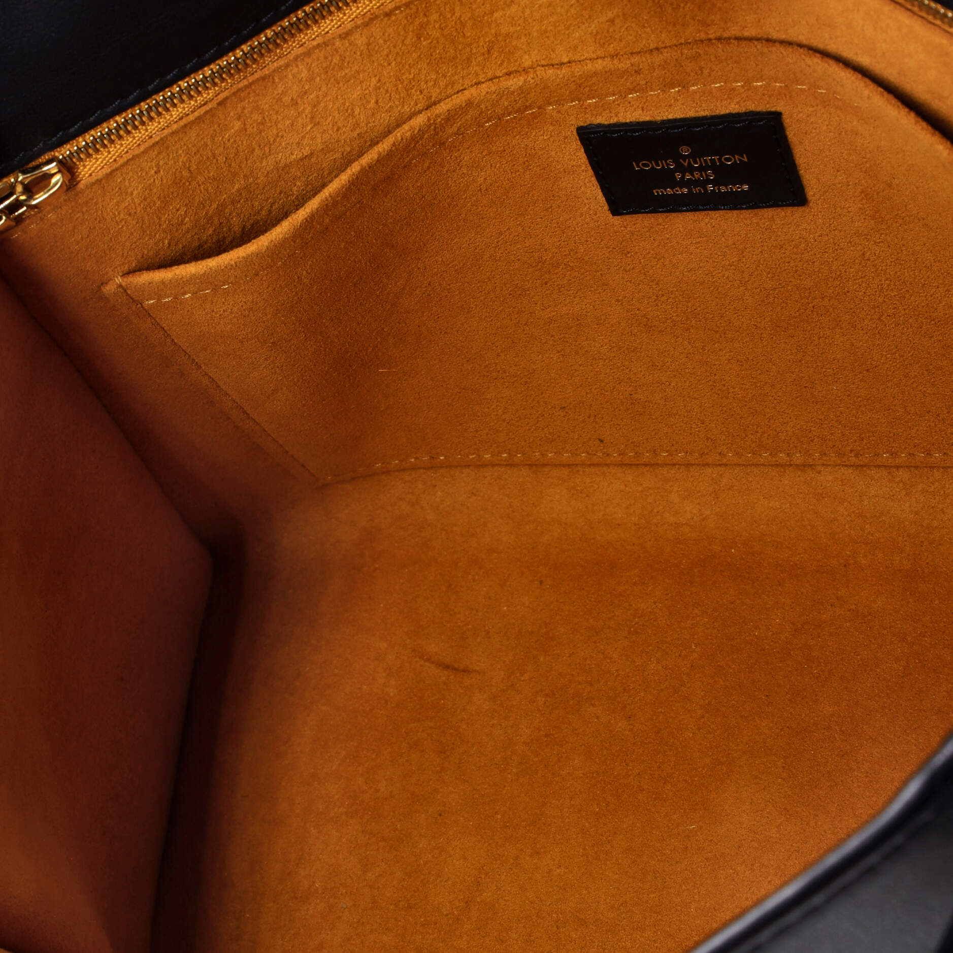 Pre-Loved Louis Vuitton On My Side Tote Monogram Tuffetage Leather MM - Image 5