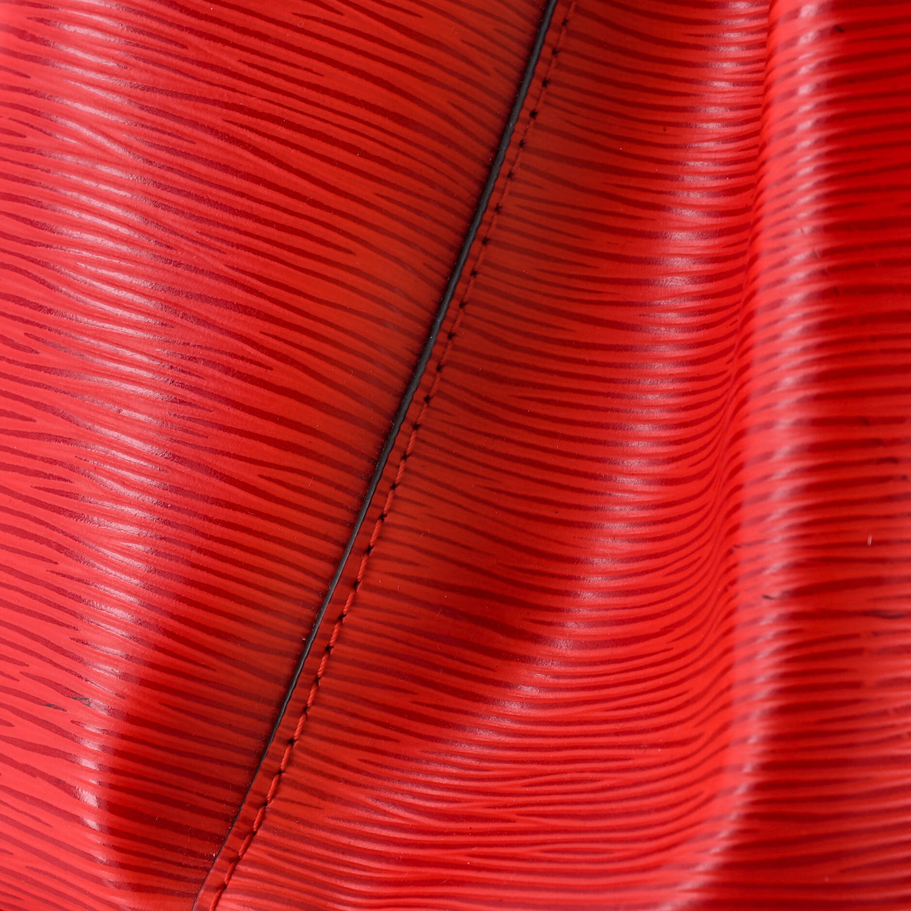 Pre-Loved Louis Vuitton NeoNoe Handbag Epi Leather MM - Image 6