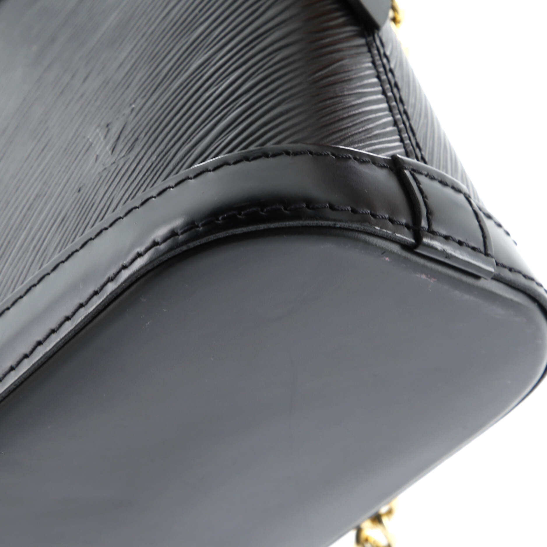 Pre-Loved Louis Vuitton Alma Chain Handbag Epi Leather Mini - Image 7