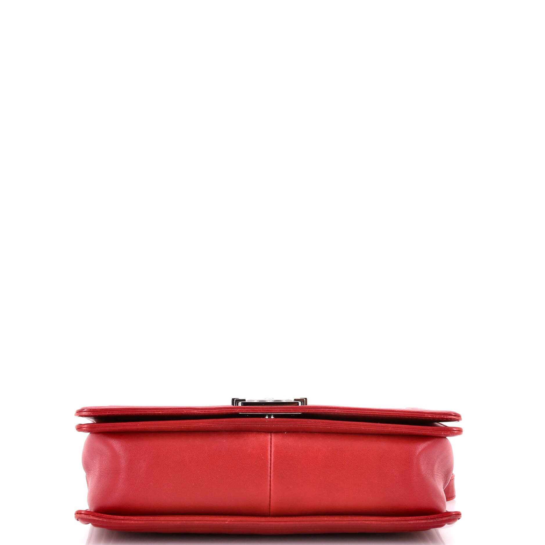 Pre-Loved Chanel Boy Flap Bag Chevron Calfskin with Micro Chain Detail Old Medium - Image 4