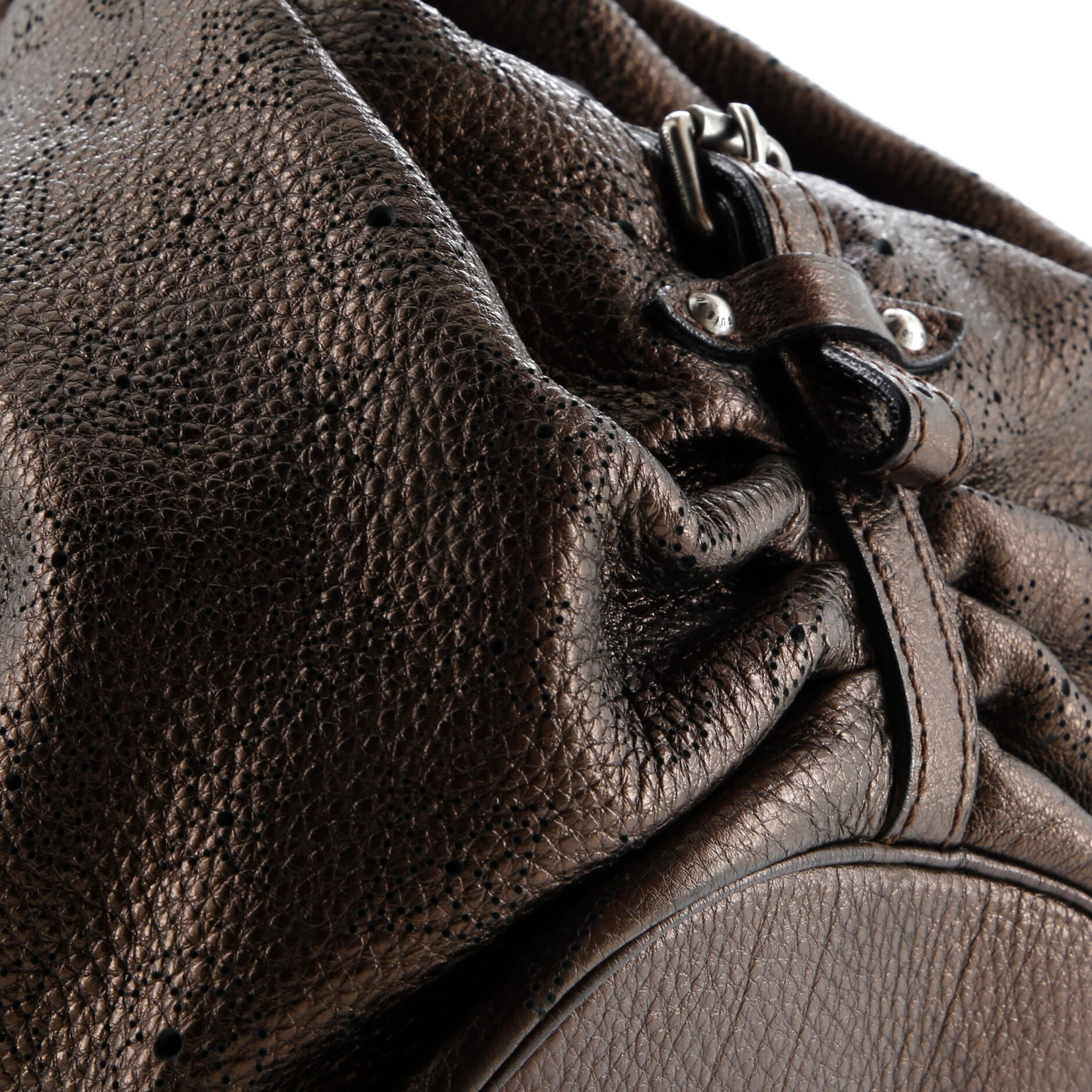 Pre-Loved Louis Vuitton L Hobo Mahina Leather - Image 7