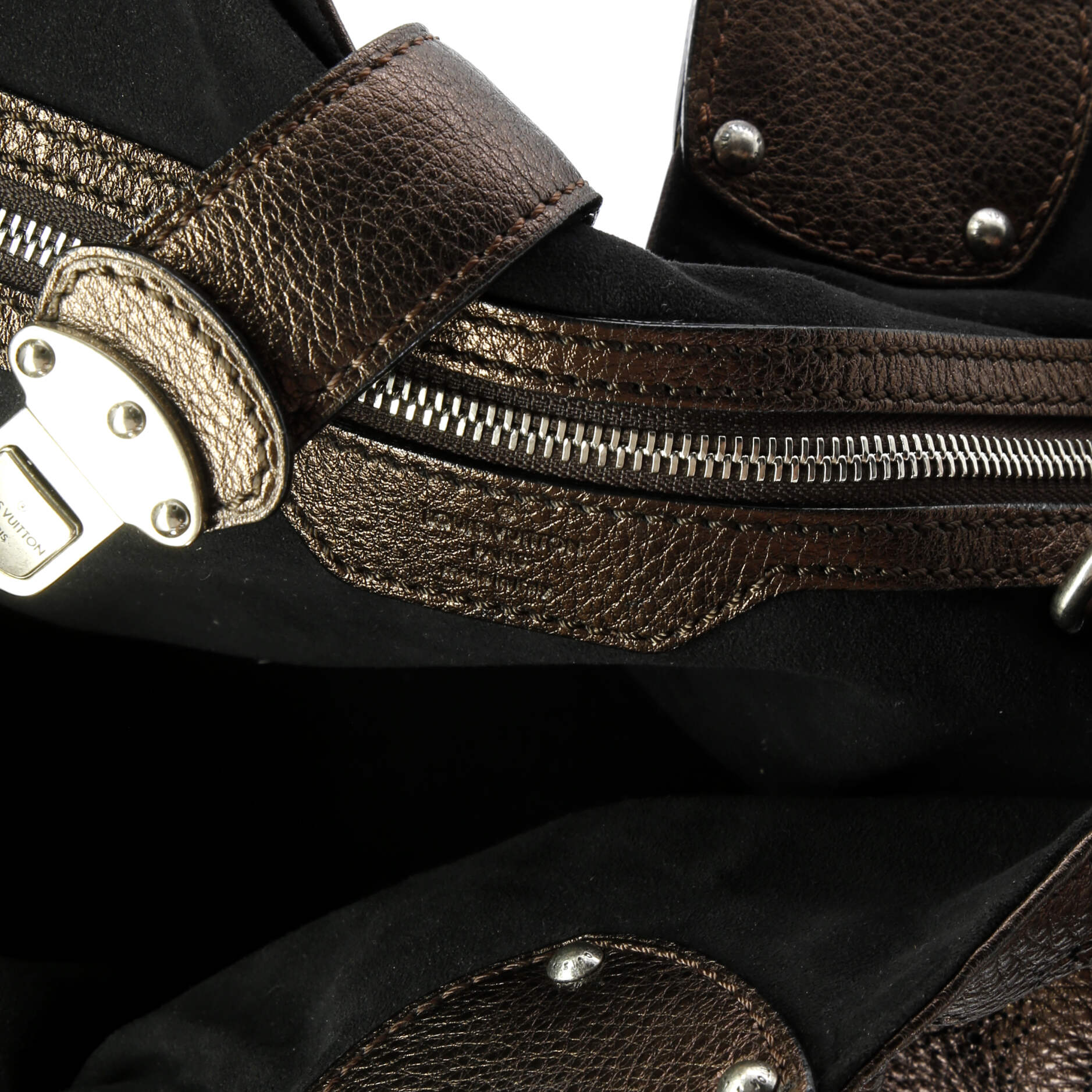 Pre-Loved Louis Vuitton L Hobo Mahina Leather - Image 8