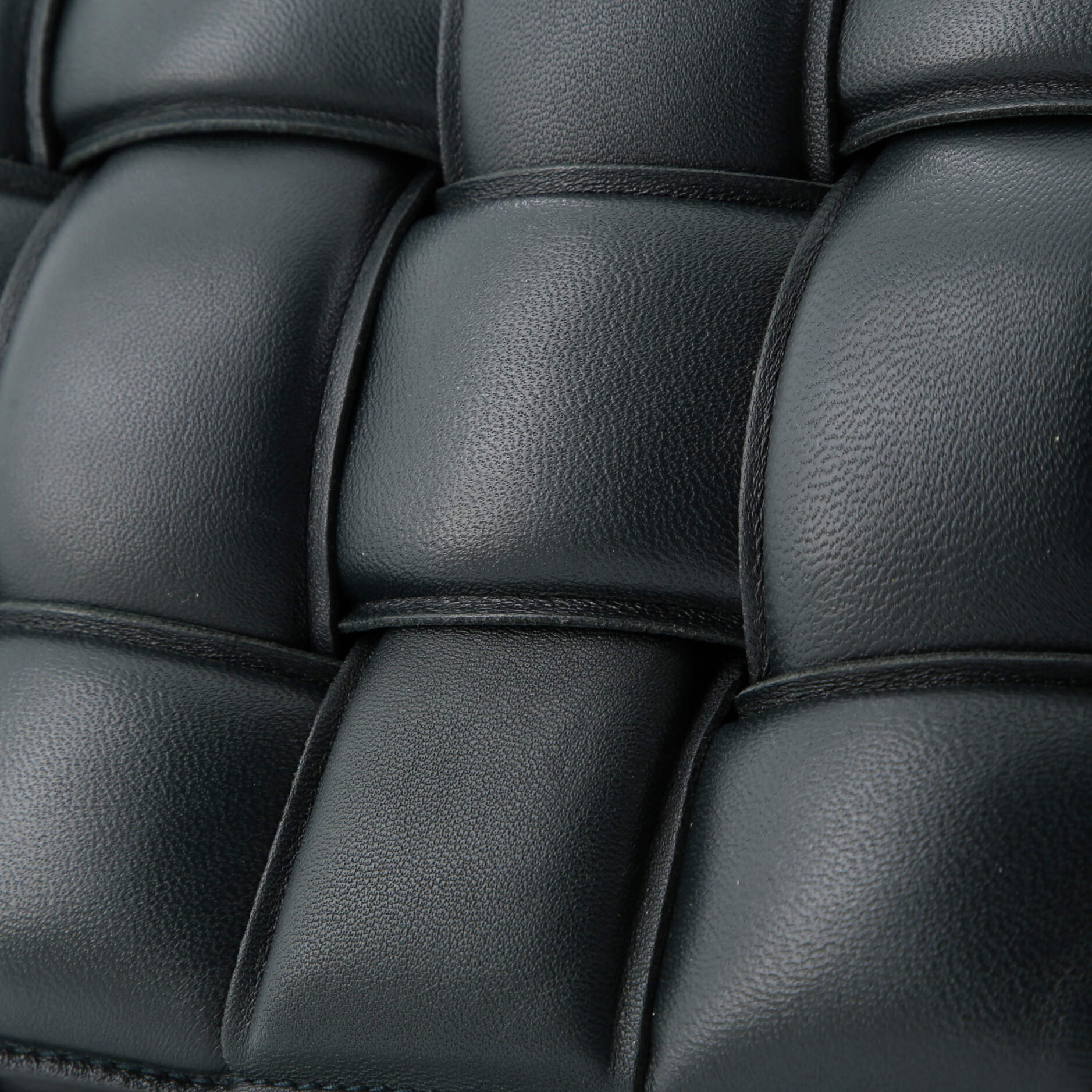 Pre-Loved Bottega Veneta Cassette Chain Crossbody Bag Padded Maxi Intrecciato Leather - Image 6