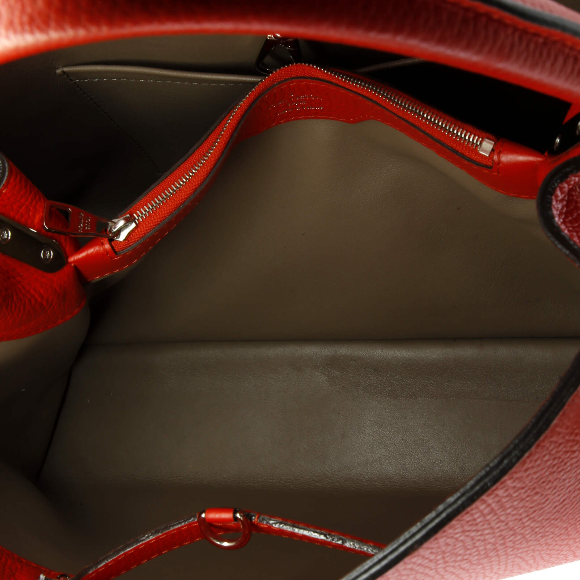 Pre-Loved Louis Vuitton Capucines Bag Leather MM - Image 5