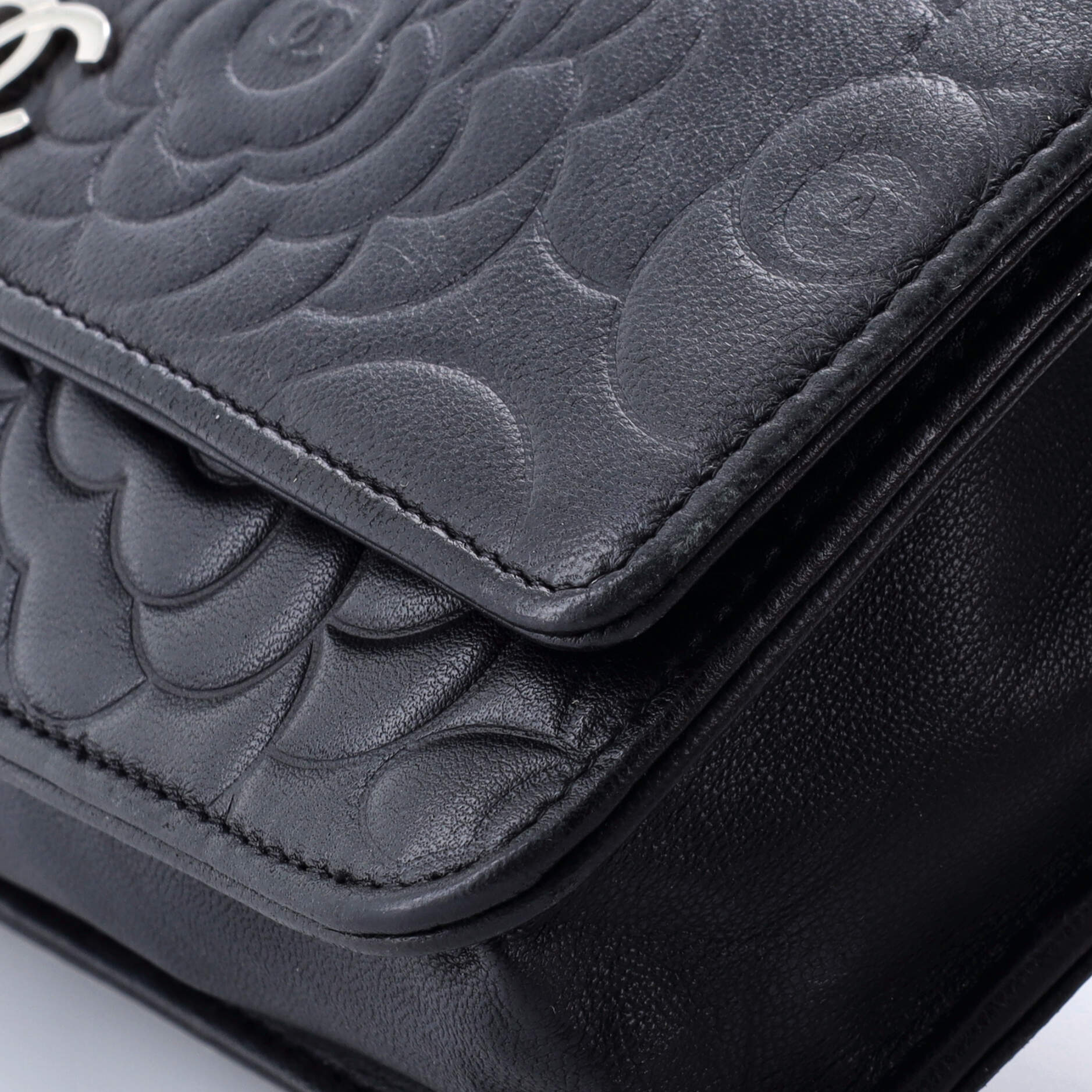 Pre-Loved Chanel Wallet on Chain Camellia Lambskin - Image 6