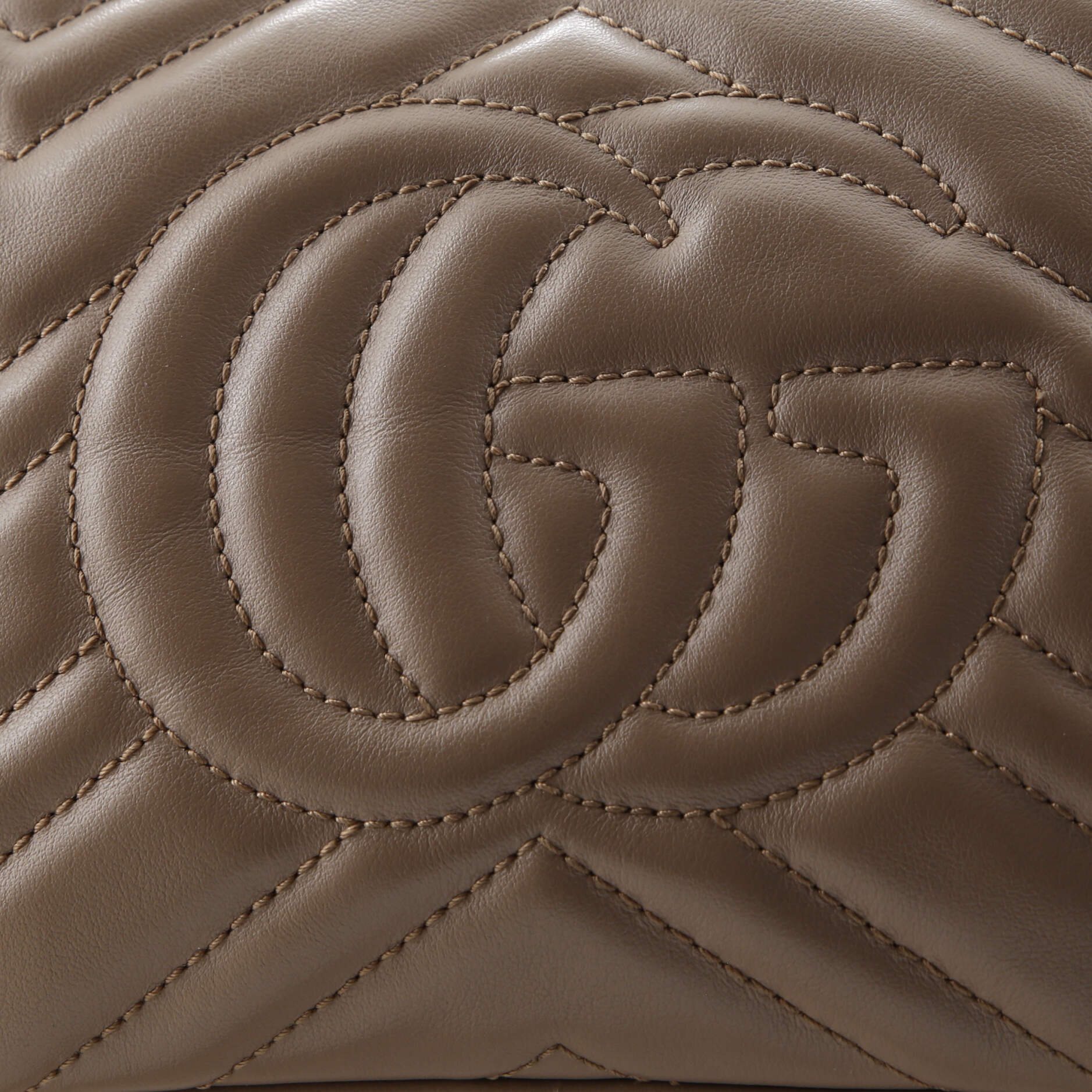 Pre-Loved Gucci GG Marmont Shoulder Bag Matelasse Leather Small - Image 8