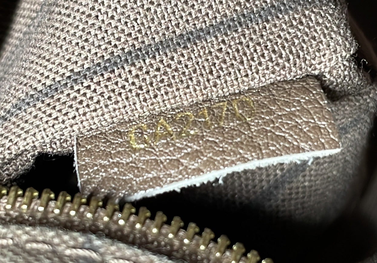 Pre-Loved Louis Vuitton Artsy Handbag Monogram Empreinte Leather MM - Image 9