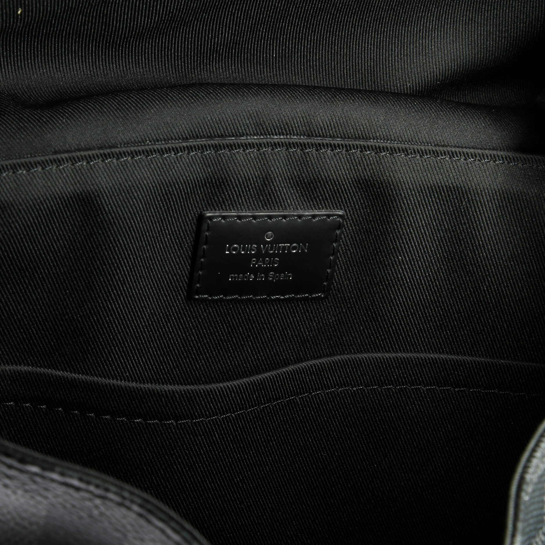 Pre-Loved Louis Vuitton District NM Messenger Bag Damier Graphite PM - Image 8