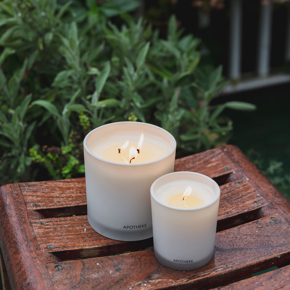 APOTHEKE Wild Mint and Ivy Classic Candle - Image 3