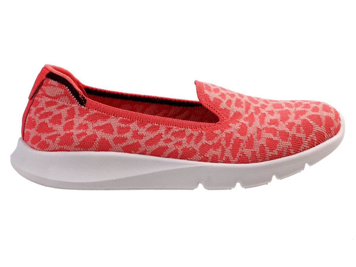 Spenco Epic Stretch Giraffe Women's Slip On Shoes - Image 11
