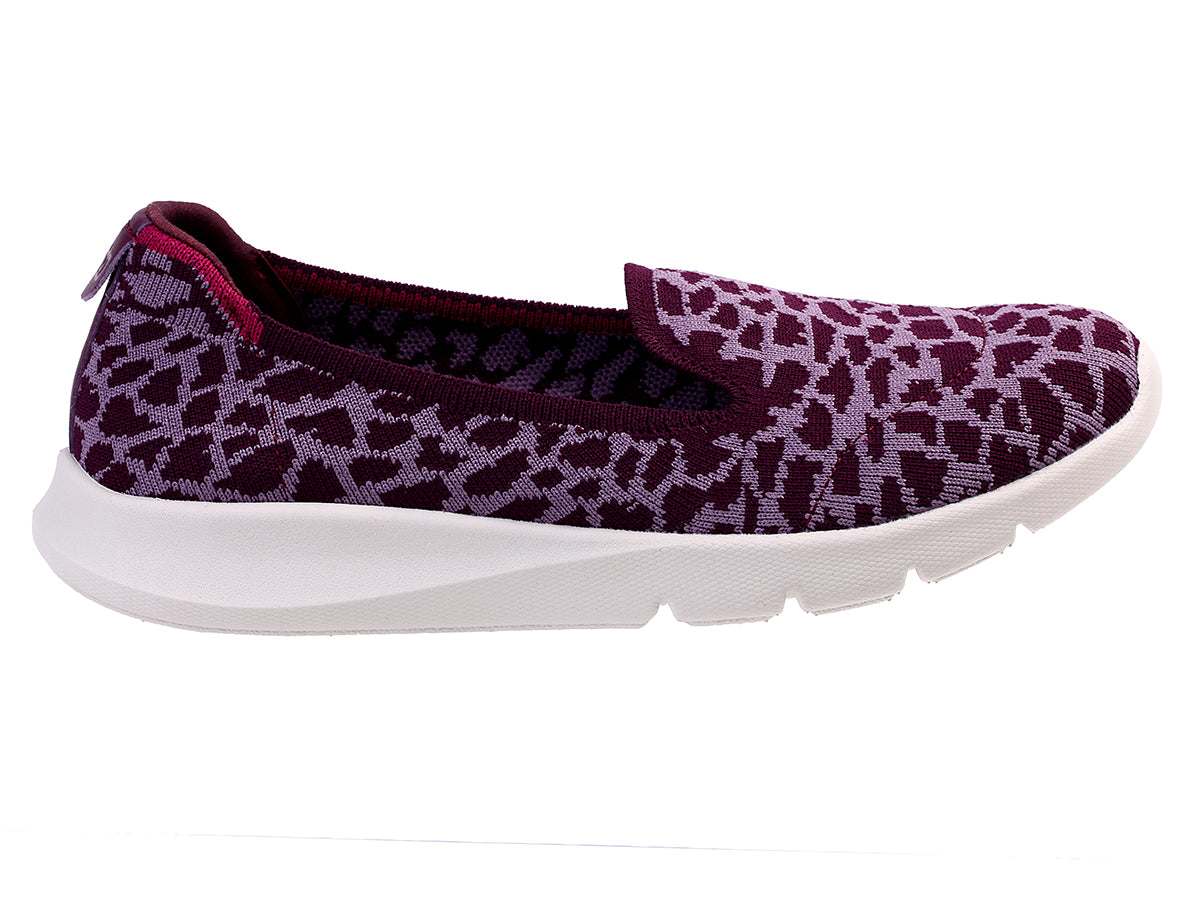 Spenco Epic Stretch Giraffe Women's Slip On Shoes - Image 7
